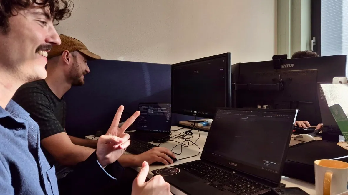 Teams presenteren hun AI-oplossingen in Dragons Den format